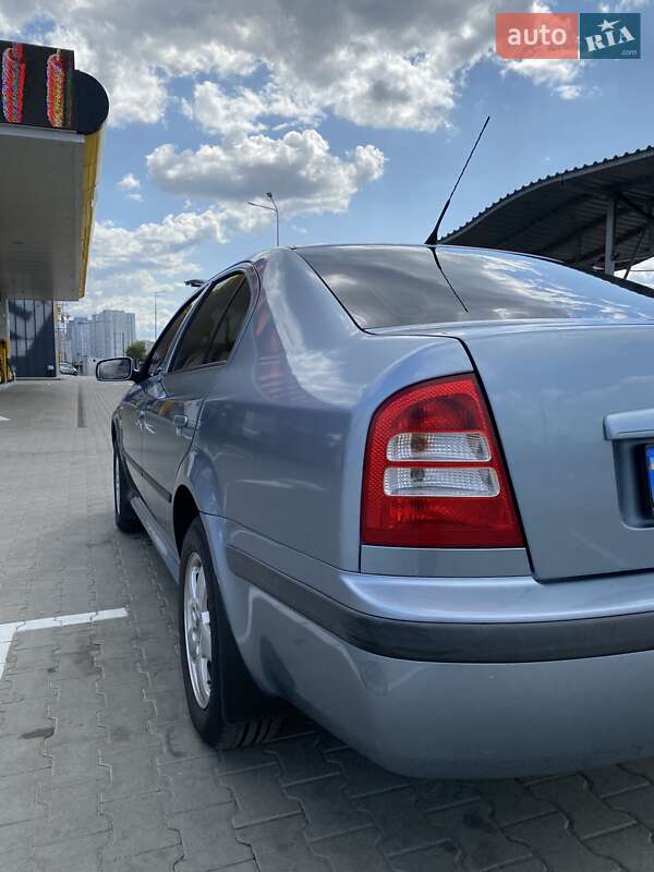 Лифтбек Skoda Octavia 2002 в Киеве