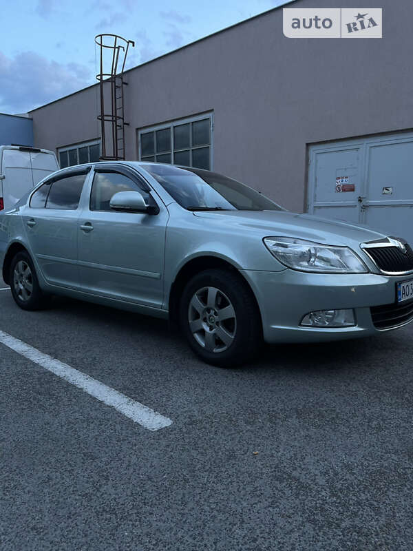 Лифтбек Skoda Octavia 2010 в Тячеве