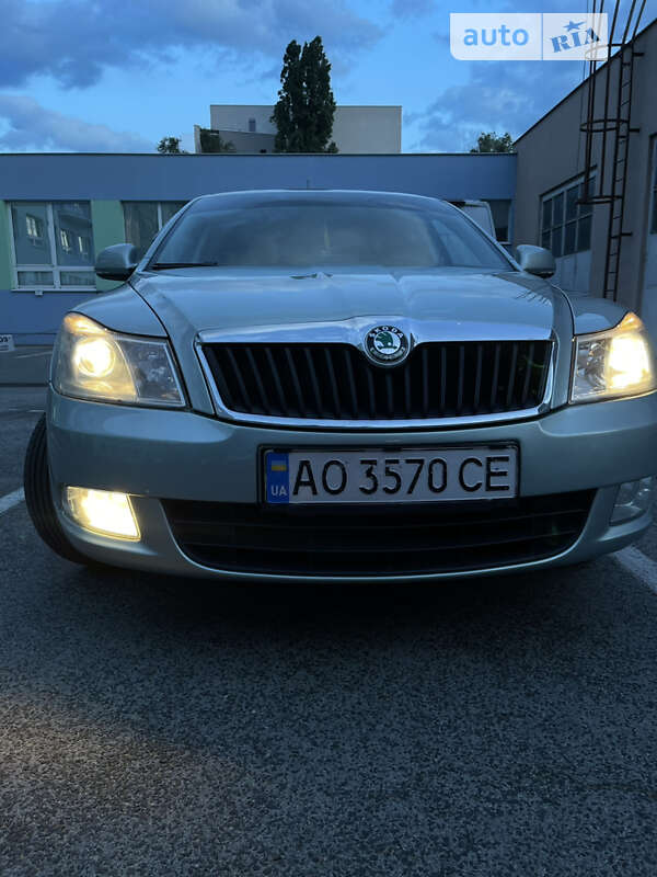 Лифтбек Skoda Octavia 2010 в Тячеве