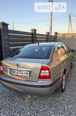 Ліфтбек Skoda Octavia 2010 в Рівному