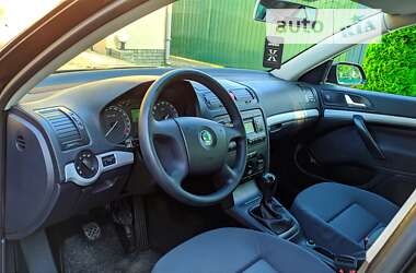 Лифтбек Skoda Octavia 2006 в Хороле