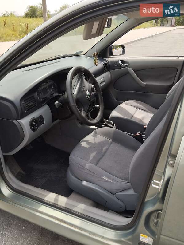 Лифтбек Skoda Octavia 2003 в Запорожье