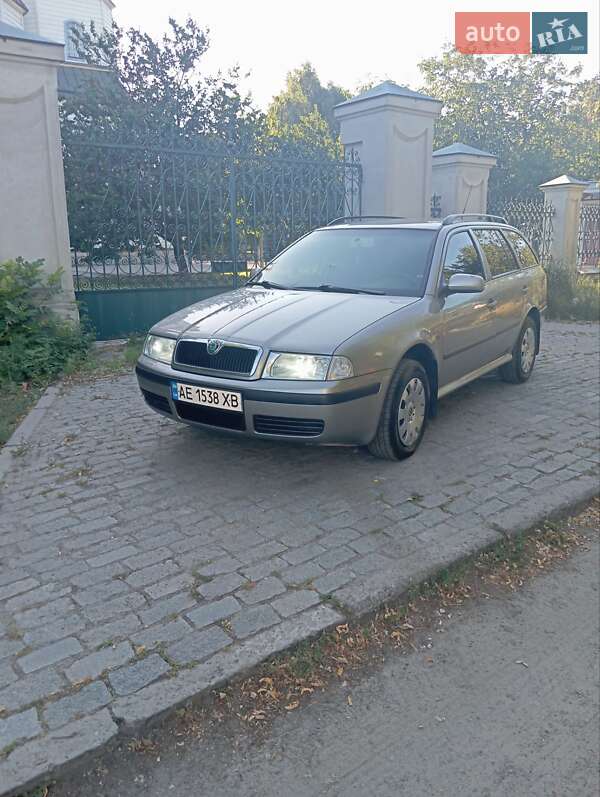 Универсал Skoda Octavia 2009 в Новомосковске