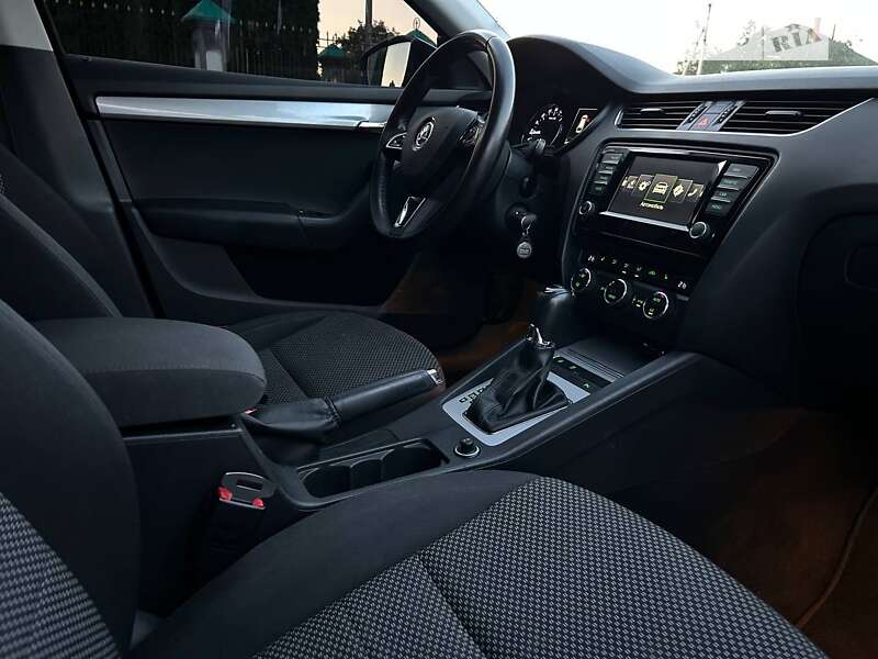 Универсал Skoda Octavia 2015 в Дубно
