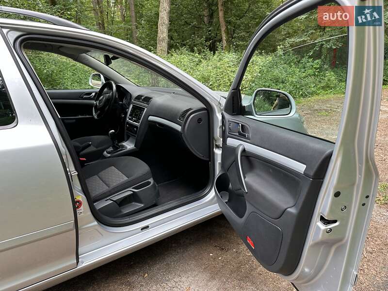 Універсал Skoda Octavia 2010 в Бродах