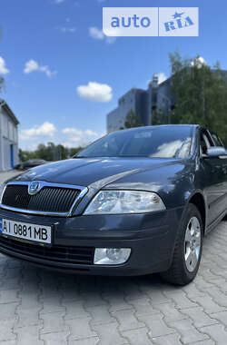 Лифтбек Skoda Octavia 2008 в Вишневом