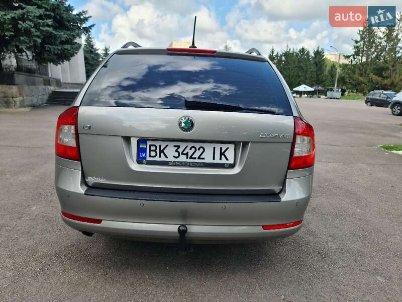 Універсал Skoda Octavia 2012 в Острозі