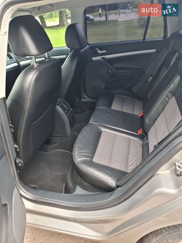 Універсал Skoda Octavia 2012 в Острозі