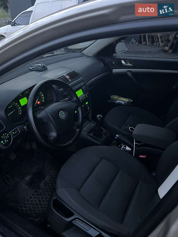 Ліфтбек Skoda Octavia 2005 в Івано-Франківську