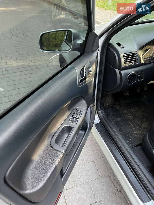 Лифтбек Skoda Octavia 2006 в Львове
