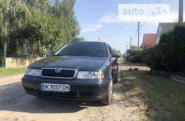 Лифтбек Skoda Octavia 1999 в Сарнах