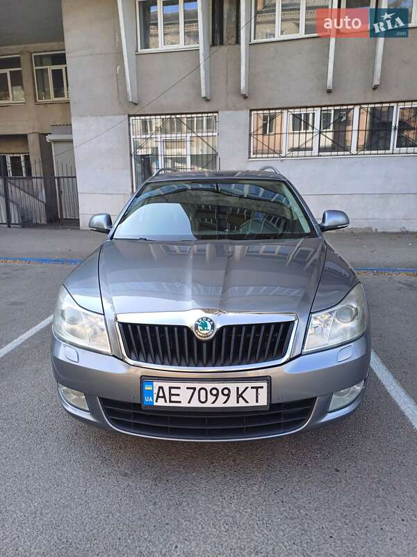 Універсал Skoda Octavia 2012 в Дніпрі