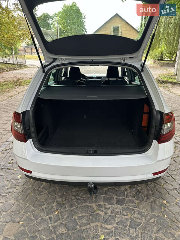 Универсал Skoda Octavia 2017 в Остроге