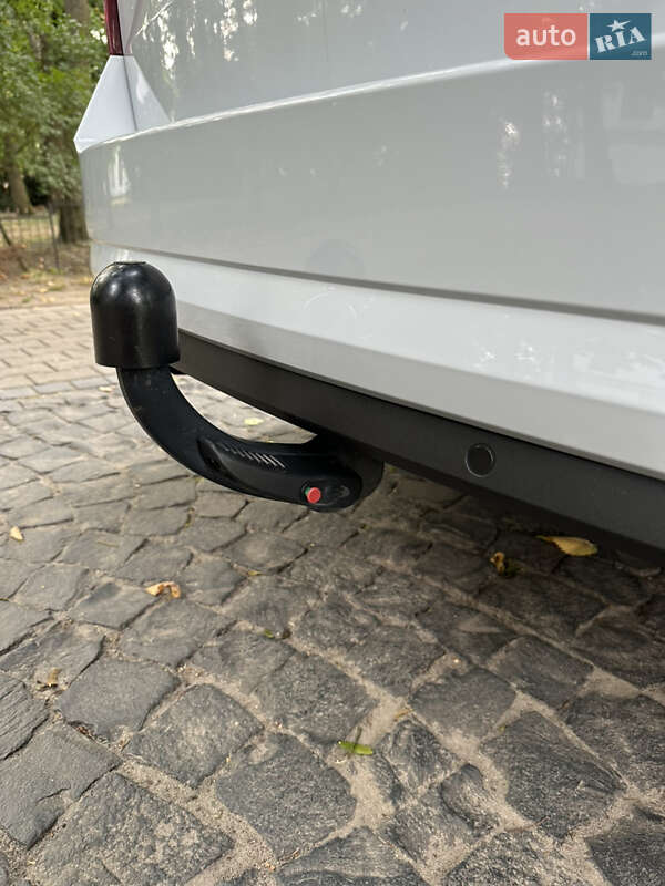 Универсал Skoda Octavia 2017 в Остроге