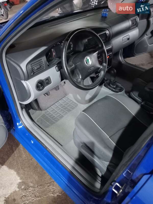Лифтбек Skoda Octavia 2003 в Дубровице