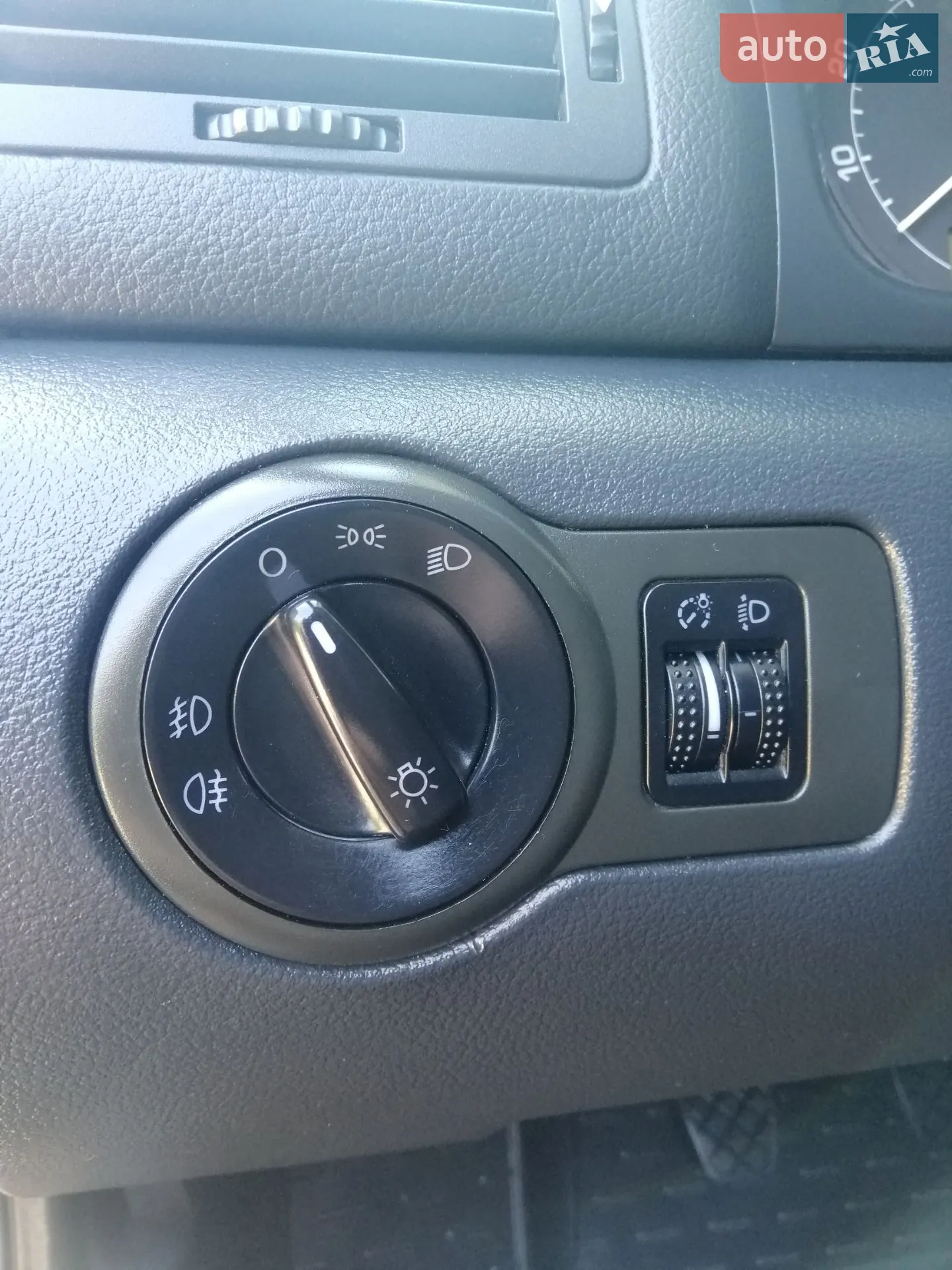 Skoda Octavia 2002 VIN TMBCX21U432691063 фото оголошення 75 з 117