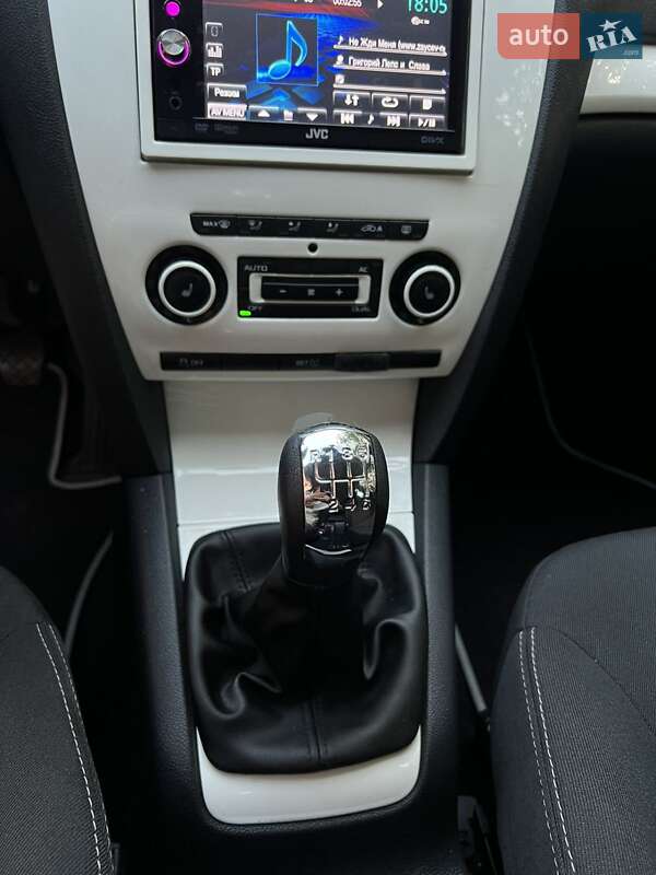 Универсал Skoda Octavia 2010 в Магдалиновке