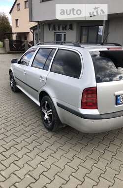 Универсал Skoda Octavia 2001 в Хырове