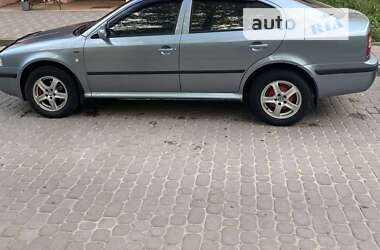 Универсал Skoda Octavia 2003 в Новояворовске