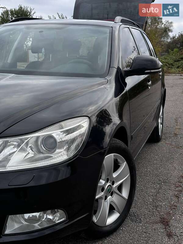 Універсал Skoda Octavia 2009 в Звягелі