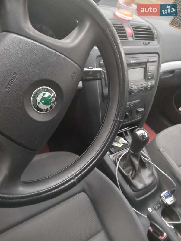 Універсал Skoda Octavia 2004 в Дніпрі