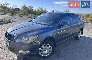 Ліфтбек Skoda Octavia 2010 в Окнах