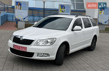 Універсал Skoda Octavia 2012 в Сумах