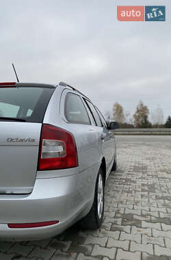 Универсал Skoda Octavia 2012 в Среднем