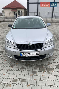 Универсал Skoda Octavia 2012 в Среднем