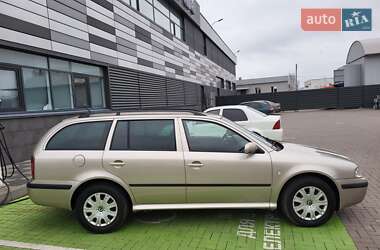 Універсал Skoda Octavia 2004 в Черкасах