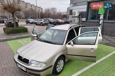 Універсал Skoda Octavia 2004 в Черкасах