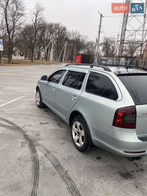 Універсал Skoda Octavia 2010 в Дніпрі