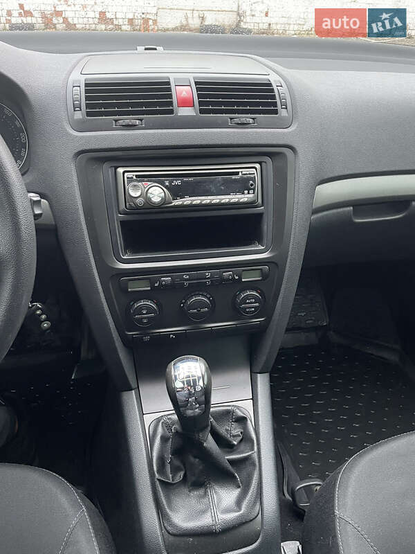 Лифтбек Skoda Octavia 2006 в Черновцах