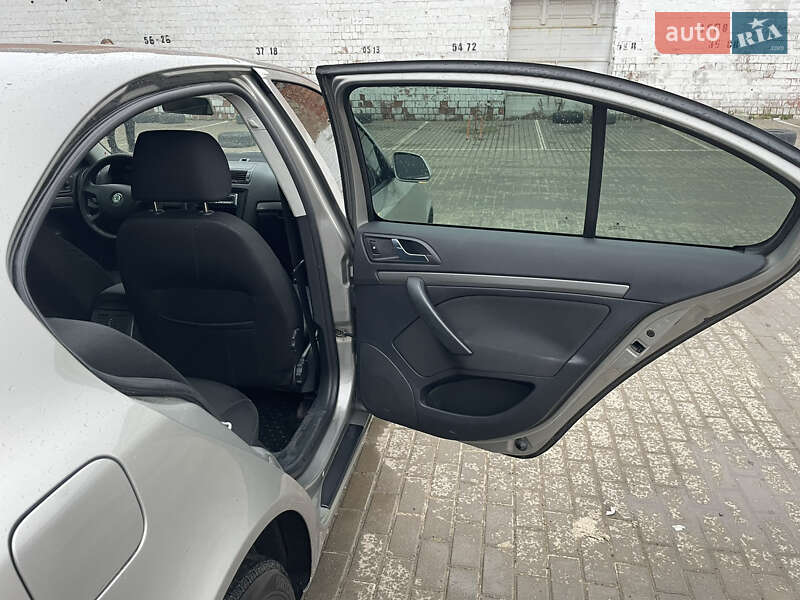 Лифтбек Skoda Octavia 2006 в Черновцах