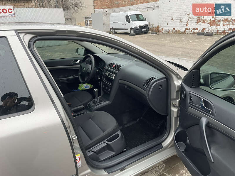 Лифтбек Skoda Octavia 2006 в Черновцах