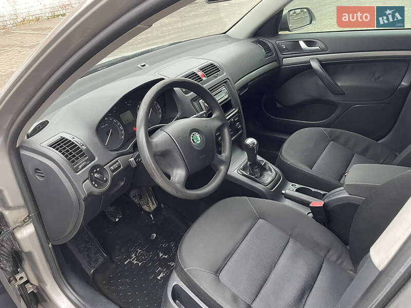 Лифтбек Skoda Octavia 2006 в Черновцах