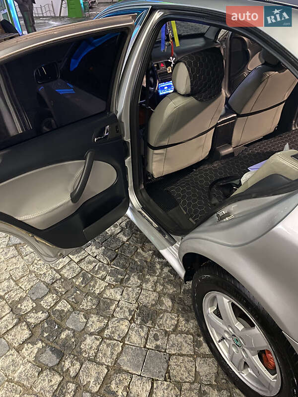 Лифтбек Skoda Octavia 2005 в Чорткове