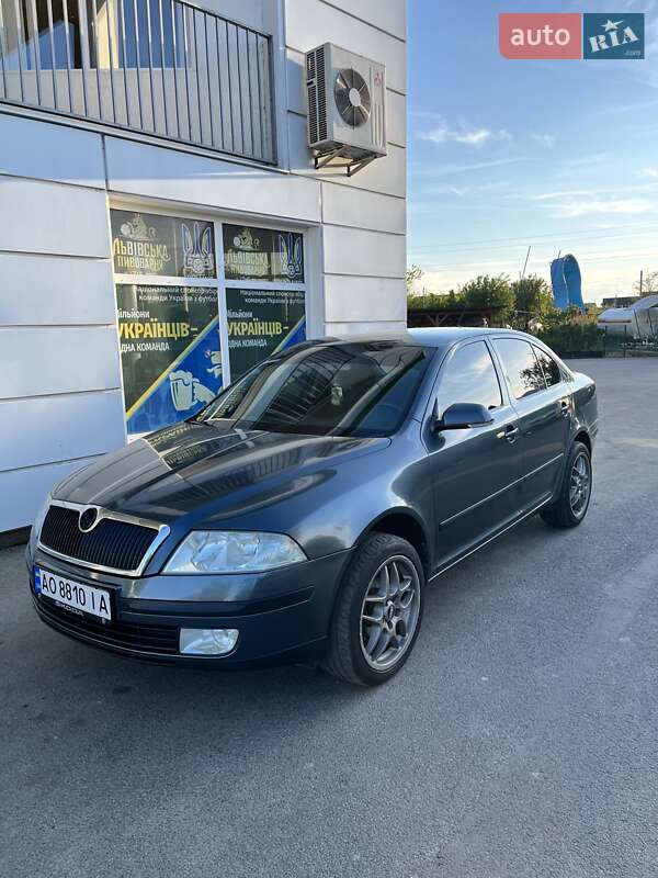 Лифтбек Skoda Octavia 2005 в 