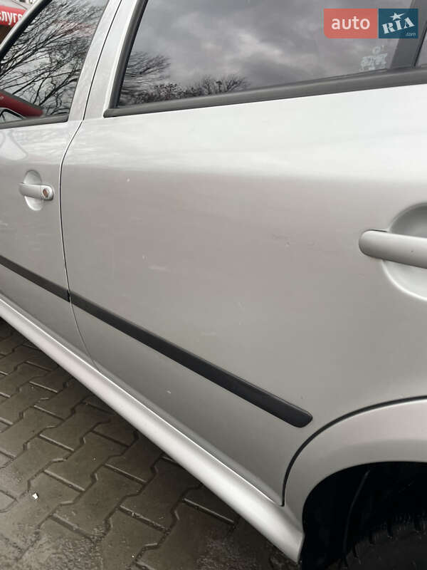 Лифтбек Skoda Octavia 2003 в Луцке