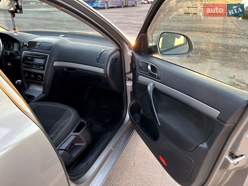 Універсал Skoda Octavia 2012 в Дніпрі