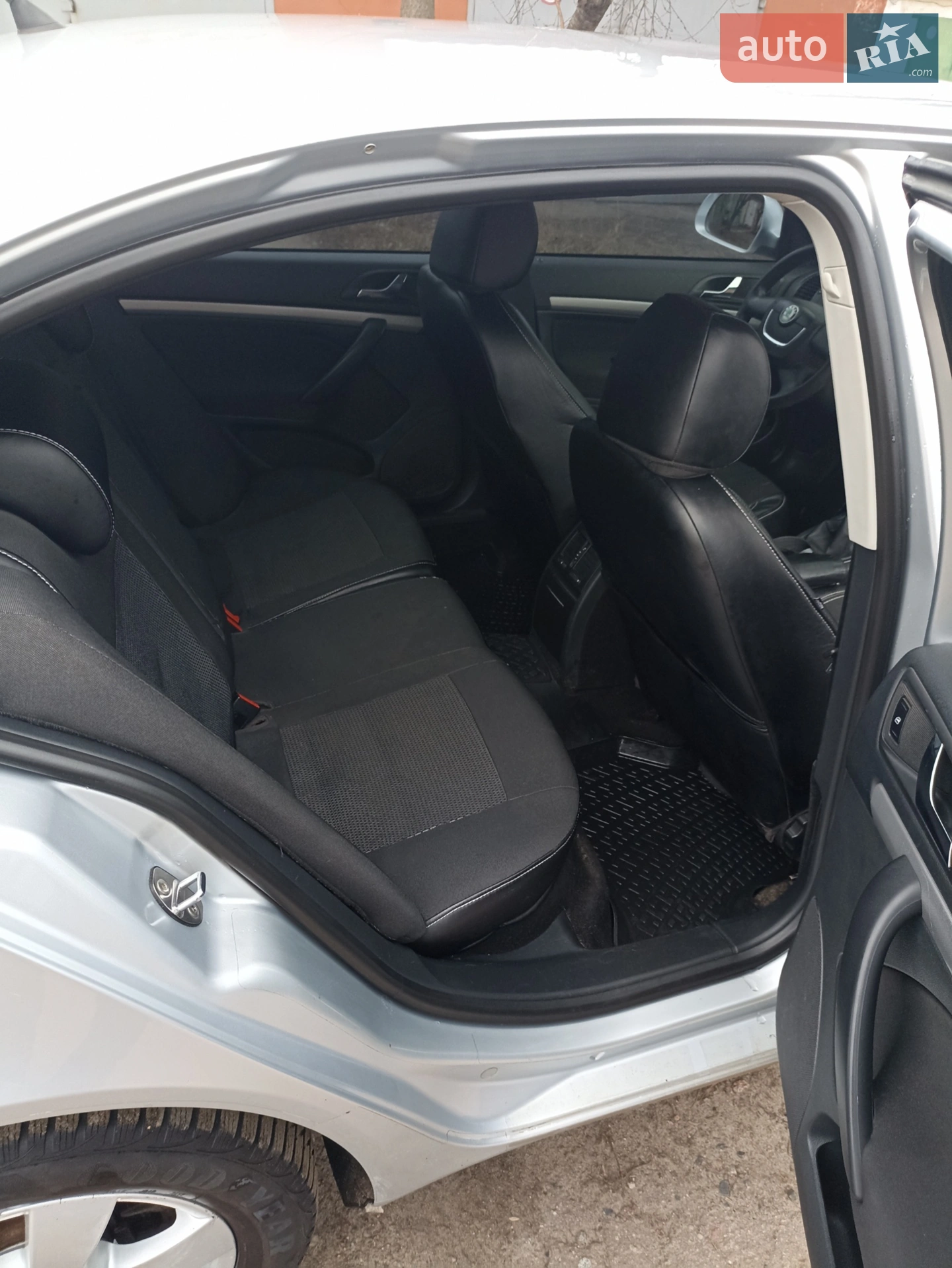 2011 Skoda Octavia - мініатюра 12