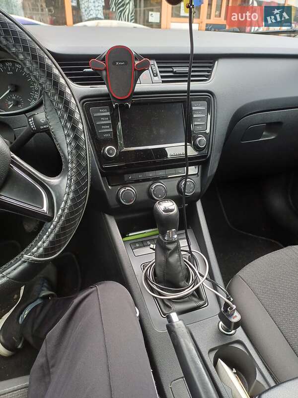 Универсал Skoda Octavia 2015 в Дрогобыче