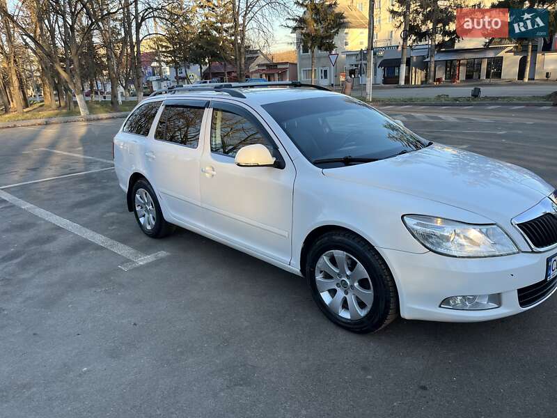Універсал Skoda Octavia 2012 в Чернівцях