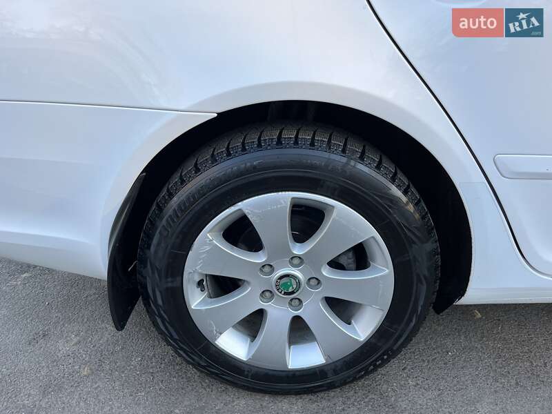 Універсал Skoda Octavia 2012 в Чернівцях