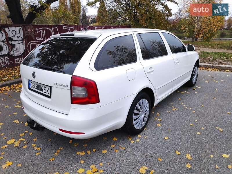 Універсал Skoda Octavia 2010 в Чернігові