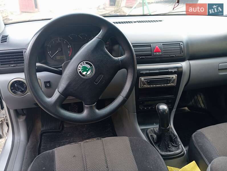 Лифтбек Skoda Octavia 2000 в Ровно