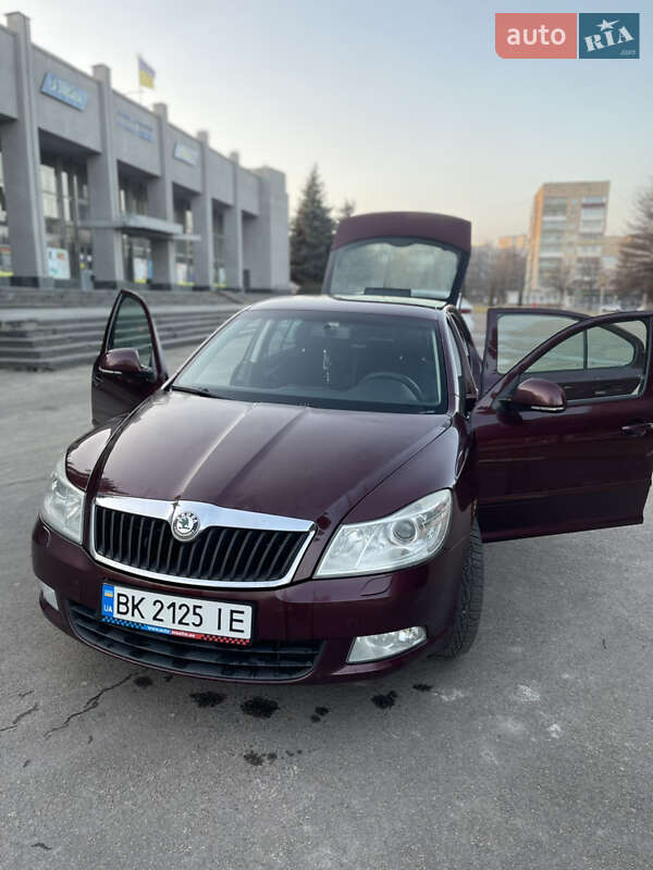 Ліфтбек Skoda Octavia 2009 в Рівному