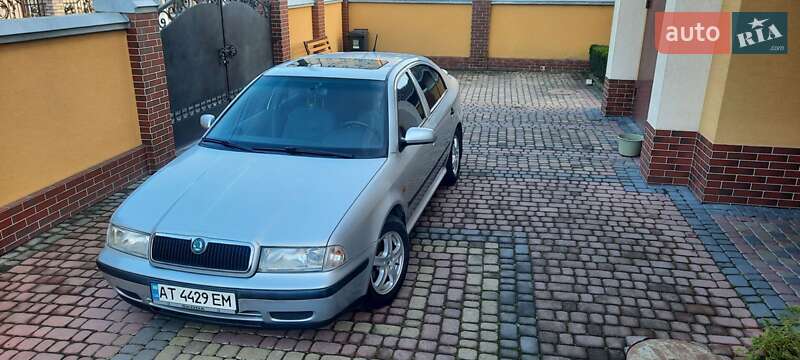 Ліфтбек Skoda Octavia 1998 в 