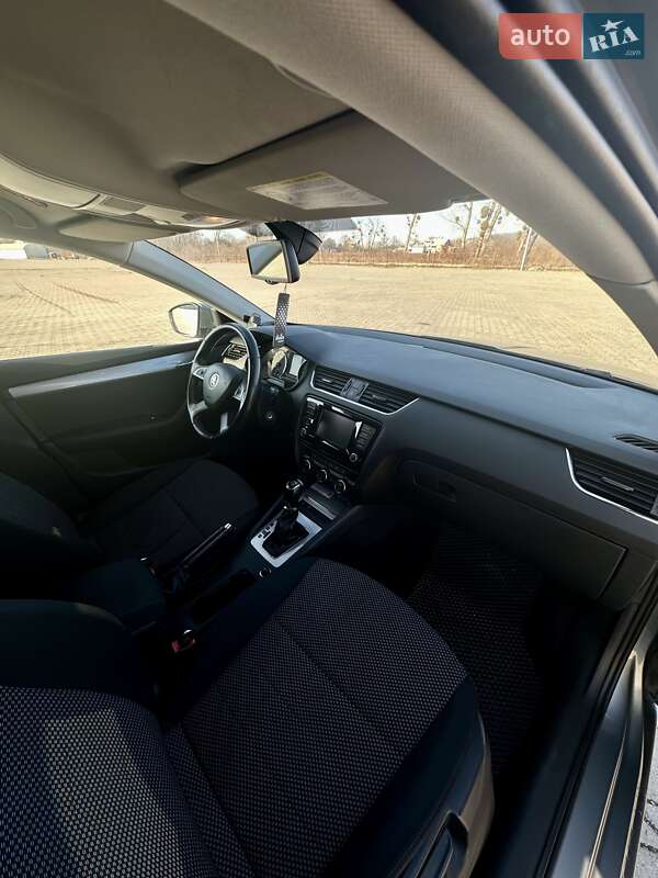 Універсал Skoda Octavia 2013 в Чернівцях
