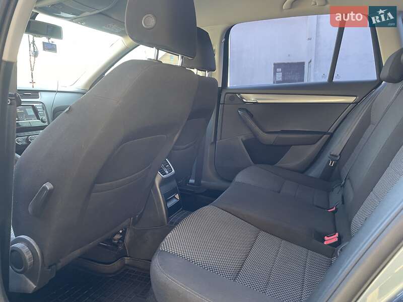 Універсал Skoda Octavia 2015 в Звягелі